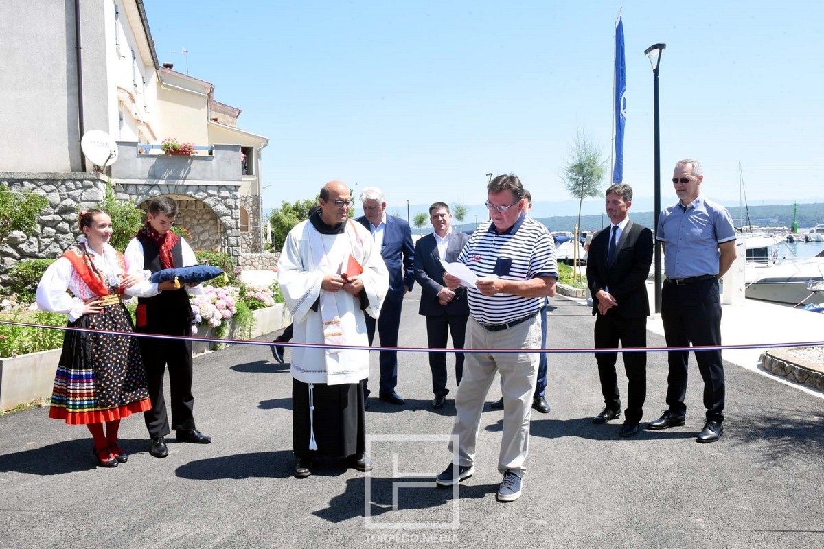 [FOTO] Svečano obilježen dovršetak rekonstrukcije luke Porat u Općini ...
